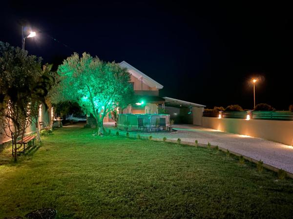 Villa Vadian & Pool, Reservar  Hotéis em Gevgelija com piscina, Piscina