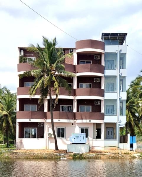 BOATEL Estuary Dreamz, Reservar  Hotéis em Virāmpattinam com piscina, Piscina