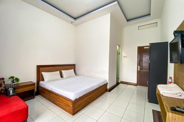 Hotel Tirta Jadi at Karangkobar Banjarnegara Mitra RedDoorz, Reservar  Karangkobar Central Java