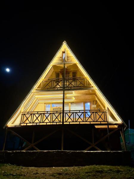 Crystal peak cottage, Reservar  Naggar 