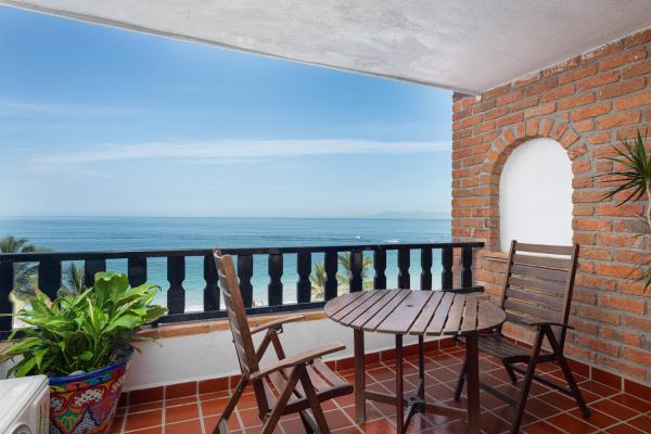2BR Oceanside Resort Condo Pool & Private Beach, Reservar  Hotéis em Jalisco com piscina, Piscina