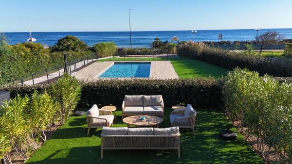 Villa Saphir - Sea view, beach access and pool, Reservar  Sainte-Maxime Mimosa Road