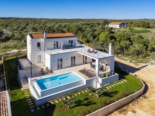 Villa Cappenberg by Interhome, Reservar  Hotéis em Peruški com piscina, Piscina