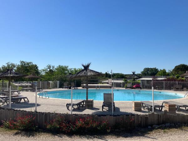 Camping familial 3 Etoiles avec piscine Carrefour de lArdèche, Reservar  Saint-Remeze Ardèche