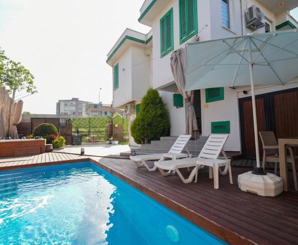 Yeşil Panjurlu Bahçeli Villa, Reservar  Nilüfer Istambul