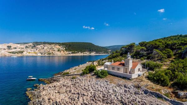 Phenomenal Pucisca Villa Lighthouse St Nicholas 2 Bedrooms Floor Heating, Reservar  Pučišća Brac