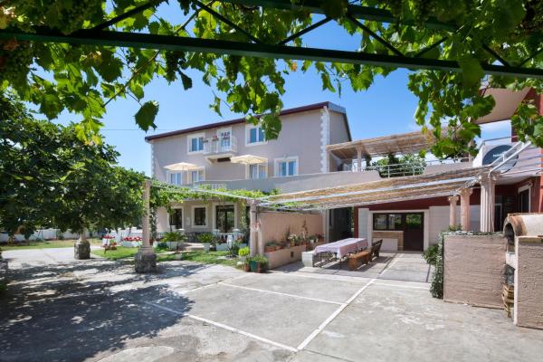 Apartments Al Parma, Reservar Apartamento Hotéis em Budva County com Estacionamento, Estacionamento