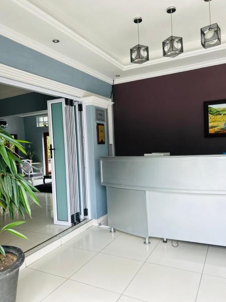 ZQ Guest House, Reservar  Hotéis em Mthatha com Piscina, Piscina