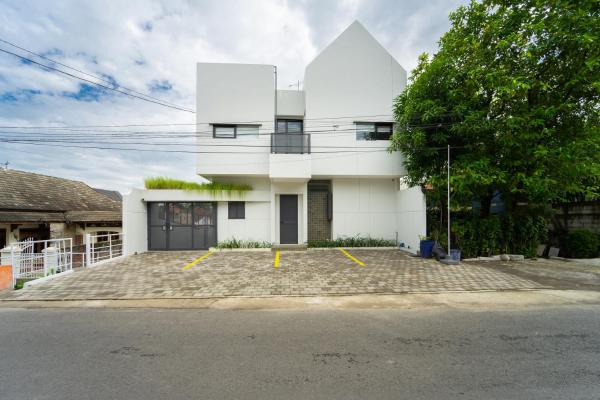 Artric Profesional Living By ARBA, Reservar  Hotéis em Central Java com Estacionamento, Estacionamento