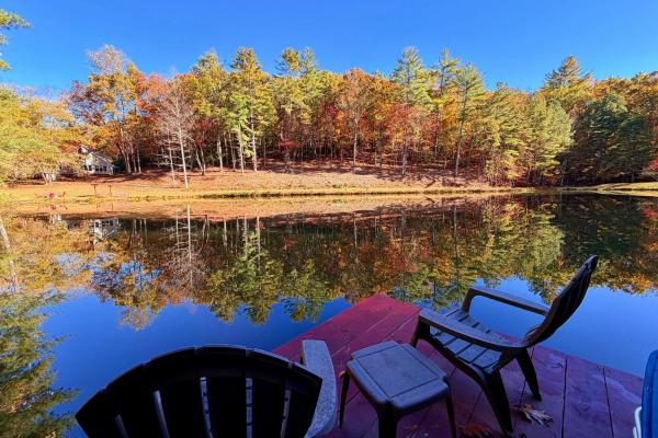 25-Acre Secluded Ranch, Private Lake, 2 Homes, Sleeps 12 Near Dahlonega Wineries, Reservar  Dahlonega Geórgia