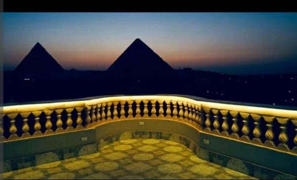 Blanco pyramids inn