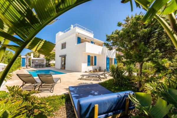 Villa exclusiva frente al mar con jardin y piscina, Reservar  Hotéis em Minorca com Piscina, Piscina