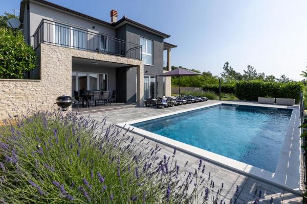 Villa Megi quiet village near Labin, Reservar  Hotéis em Raša com piscina, Piscina