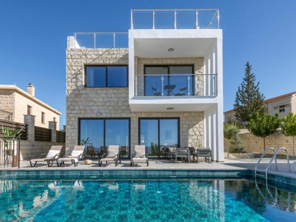 Private Sea-View Villas with Pools, Reservar  Hotéis em Peristerona com Piscina, Piscina