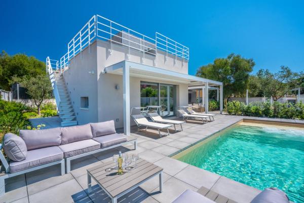 Villa Kòsmos - Piscina e Giardino - Villasimius, Reservar  Hotéis em Simius com Piscina, Piscina
