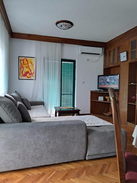 Djukanovic Apartments, Reservar Apartamento Hotéis em Budva County com Estacionamento, Estacionamento