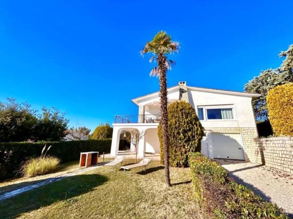 Villa Edith - stupenda villa con terrazzo vista mare e spiaggia inclusa, Reservar  Numana 