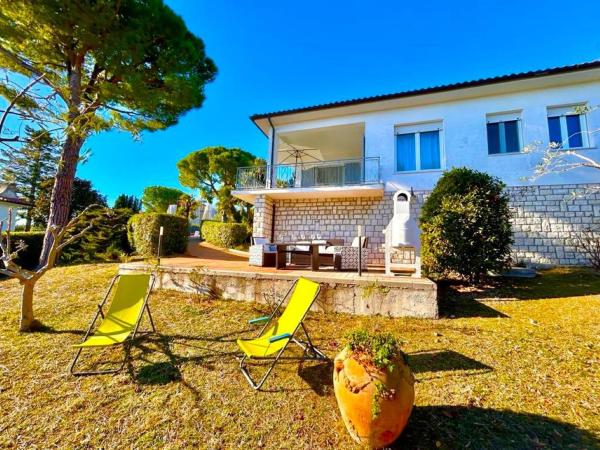Villa Renata, bellissima villa con terrazzo vista mare e spiaggia inclusa, Reservar  Numana 