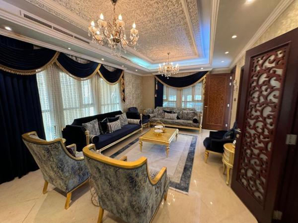 Luxury Royal Villa with 7 Master Suites, Reservar  Ajman Emirados Árabes Unidos