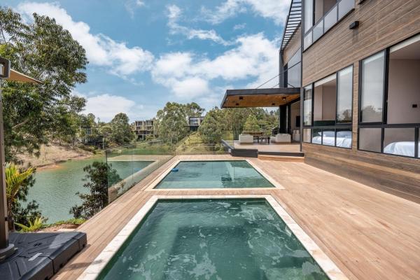 Luxury Villa in Guatapé | Pool and lake, Reservar  Medellín Antioquia