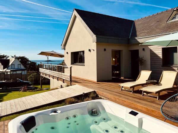 Villa-Cabane Chic Vue Mer, Spa et Plage à pied, Reservar   