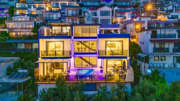 Luxury Sea View Villa with Private Heated Pool & Outdoor Pool in Kalkan, Reservar  Hotéis em Mediterranean Region Turkey com piscina, Piscina