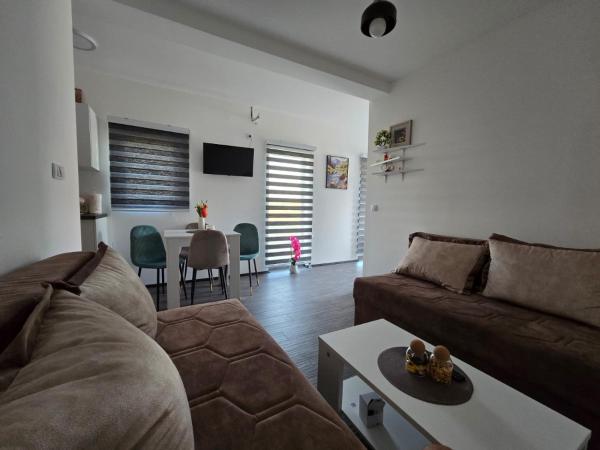 Durmitorska vila Andesila, Reservar  Žabljak 