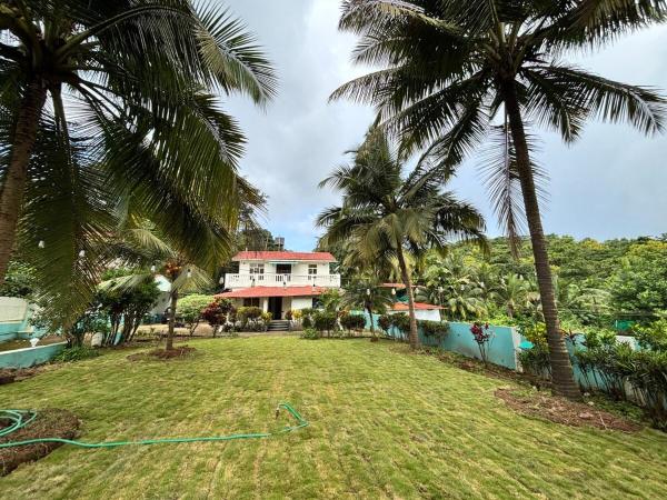 Hilltop Nest Cozy Villa with Hill & Forest Views, Reservar  Nogorcem Goa