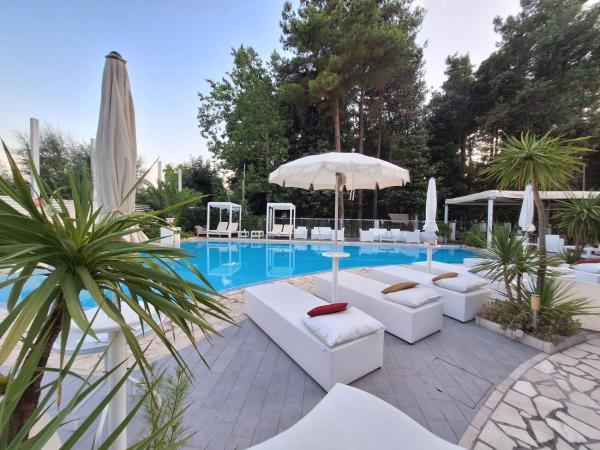Biancopineta San Salvo marina, Reservar  Hotéis em Abruzos com piscina, Piscina
