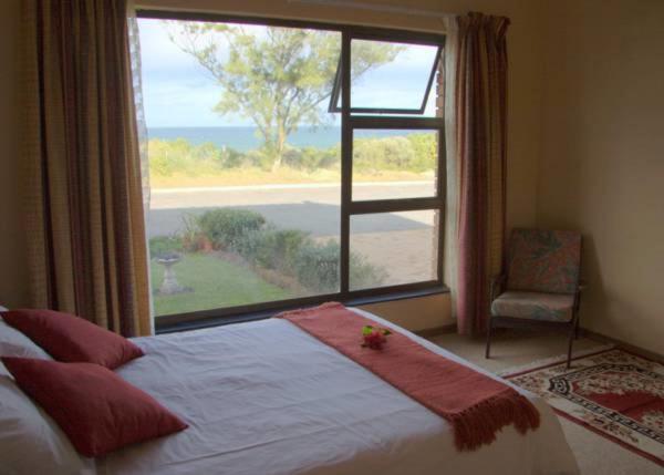 Dolphins View Self Catering Guesthouse, Reservar Casa de hóspedes Hotéis em George com piscina, Piscina