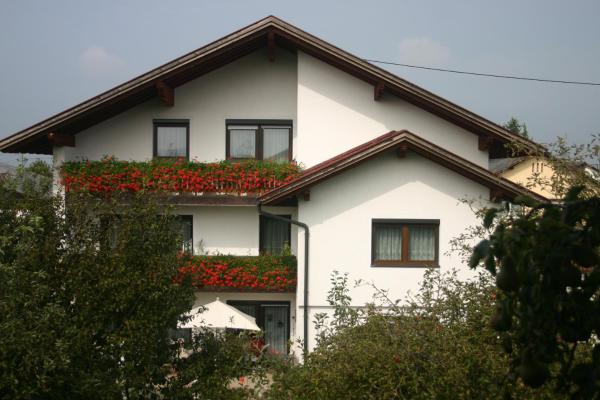 Haus Stuttgart, Reservar Pousada (com pequeno-almoço) Mauerkirchen 