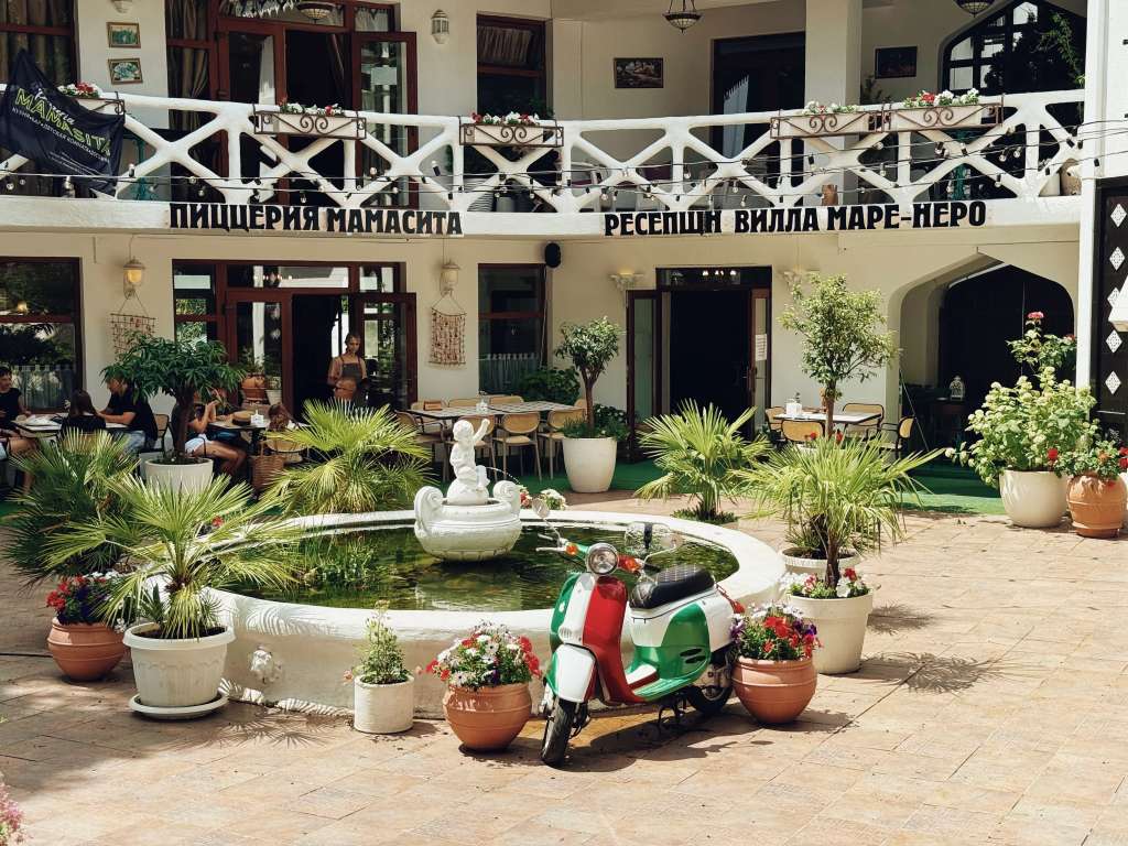 Mare Nero Living quarters