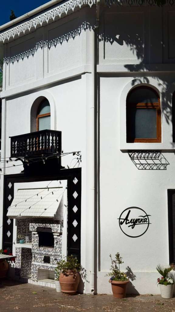 Mare Nero Living quarters