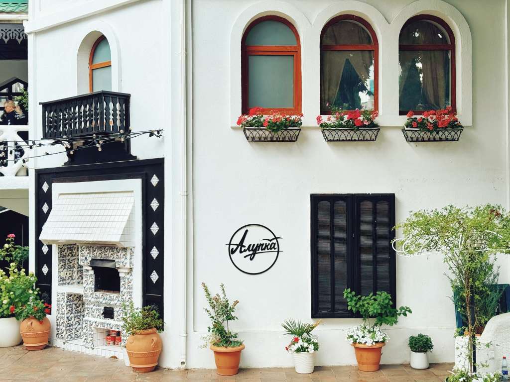 Mare Nero Living quarters